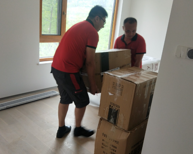 室内搬运，多箱货物人工整理装卸